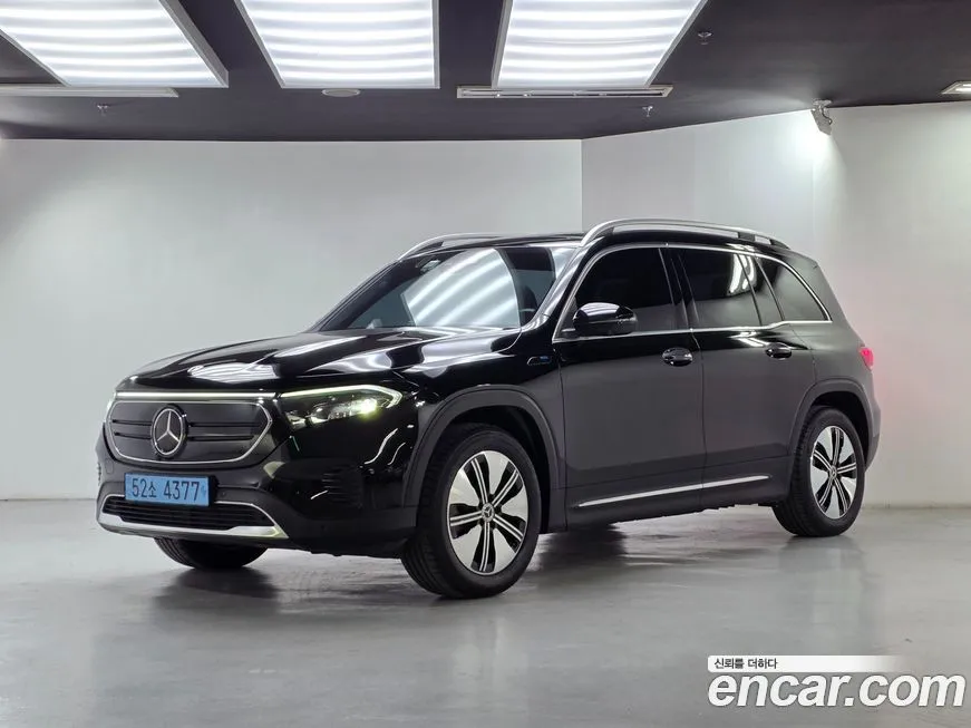 Mercedes-Benz EQB — фото 1