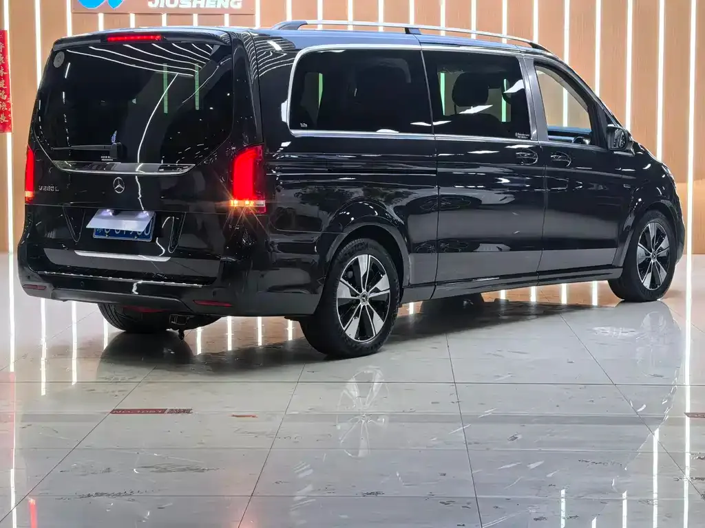 Mercedes-Benz V-Class — фото 10