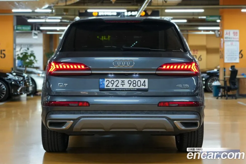 Audi Q7 2021 из KR, фото 4