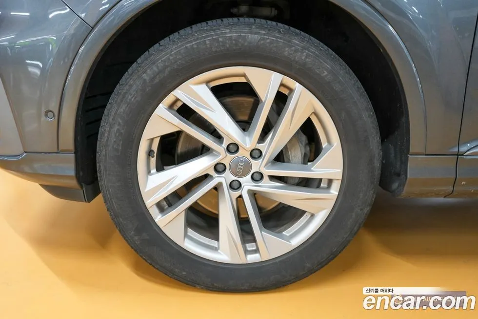 Audi Q7 2021 из KR, фото 5