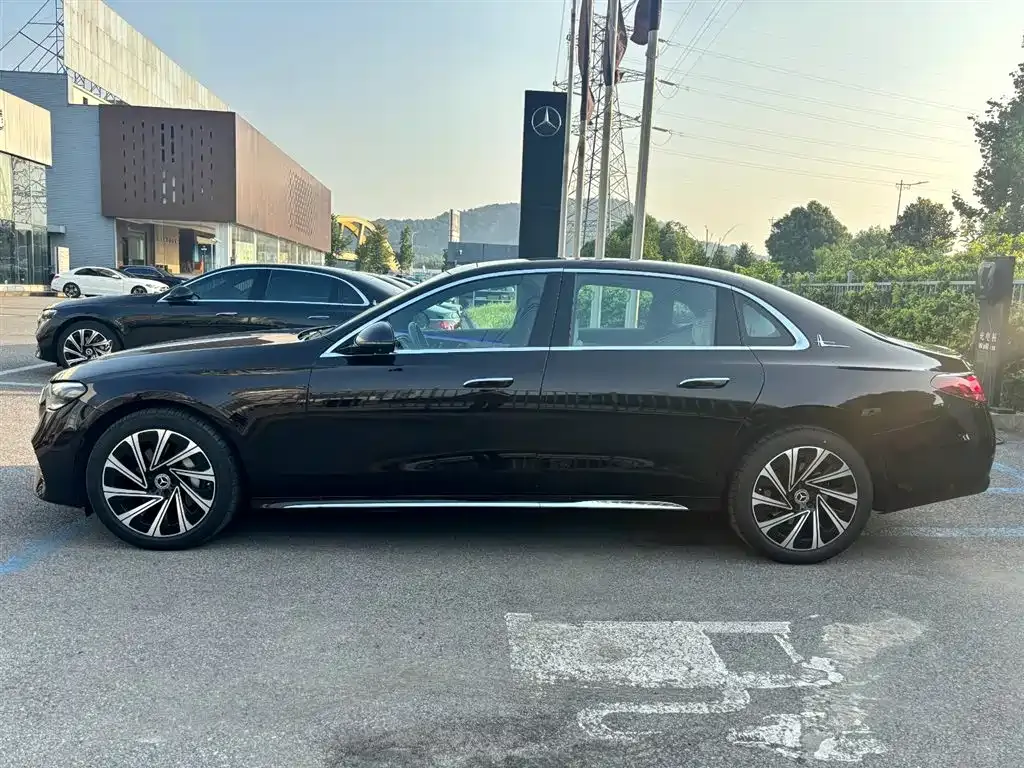 Mercedes-Benz E-Class 2023 из CN, фото 8