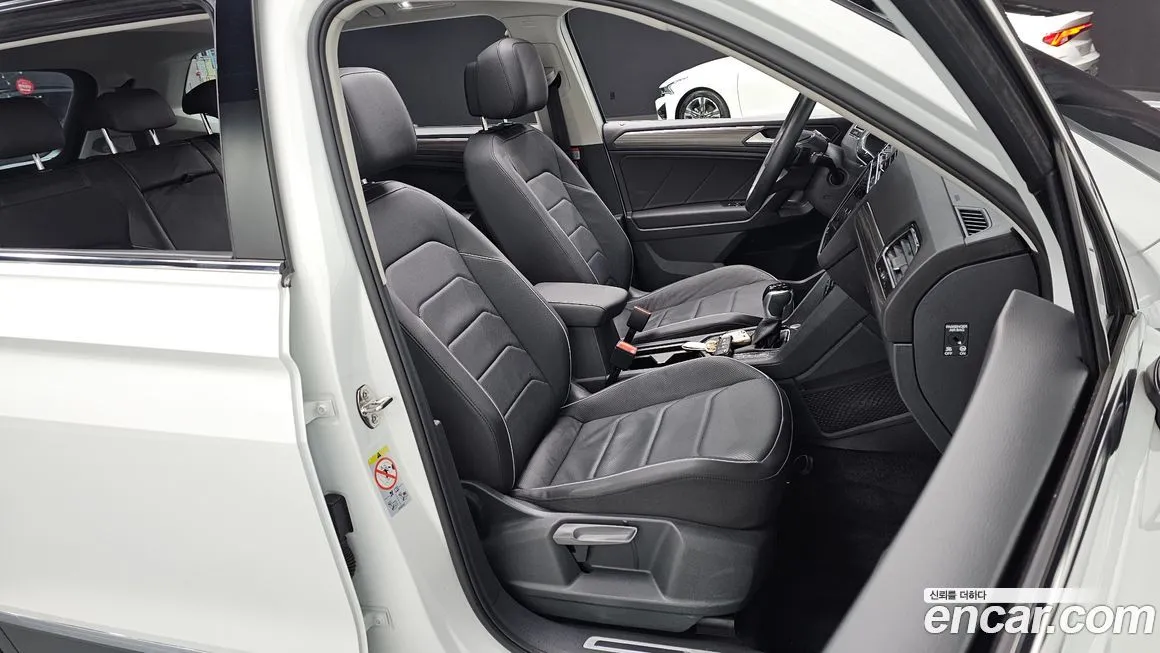 Volkswagen Tiguan — фото 10