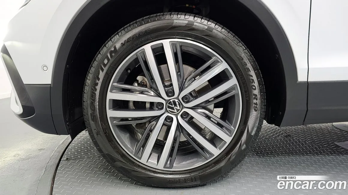 Volkswagen Tiguan — фото 5