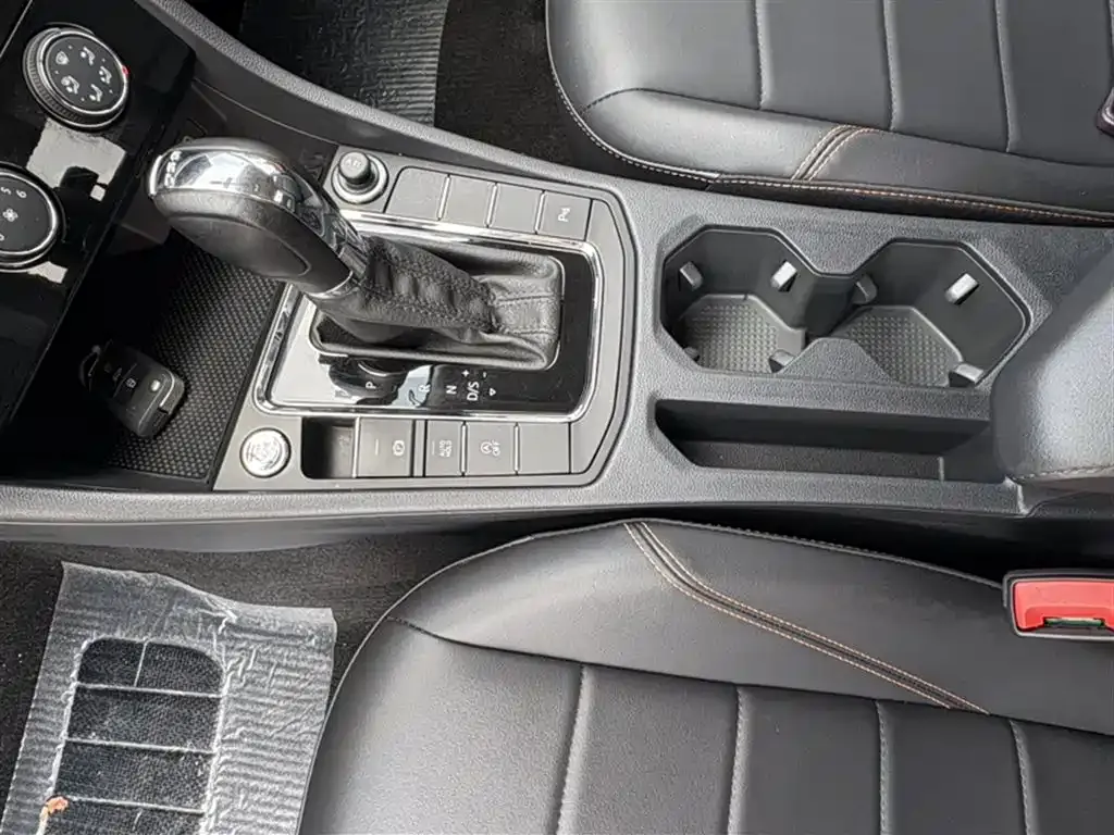 Volkswagen Bora 2023 из CN, фото 8