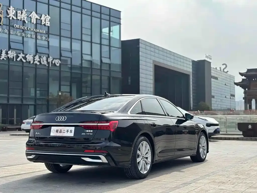 Audi A6L — фото 9