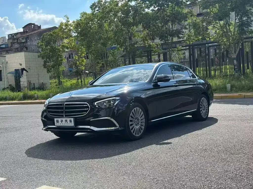 Mercedes-Benz E-Class — фото 1