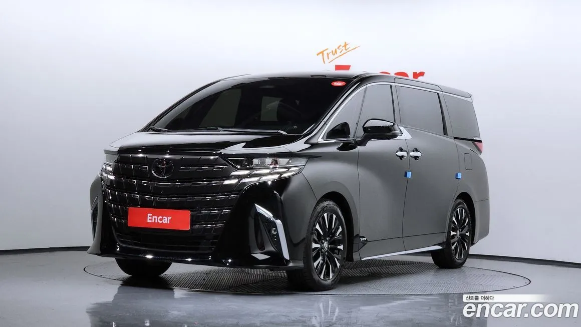 Toyota Alphard — фото 1