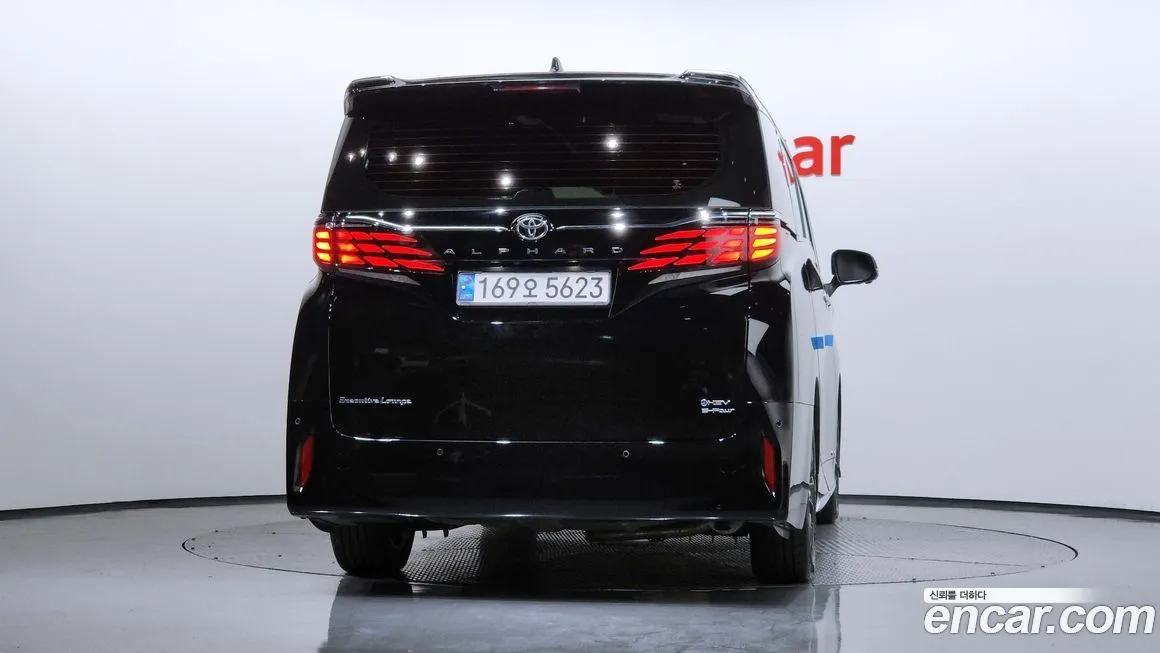 Toyota Alphard — фото 4