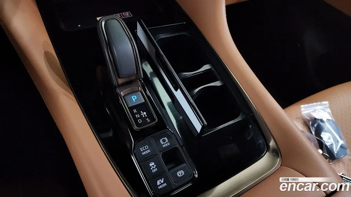 Toyota Alphard — фото 9