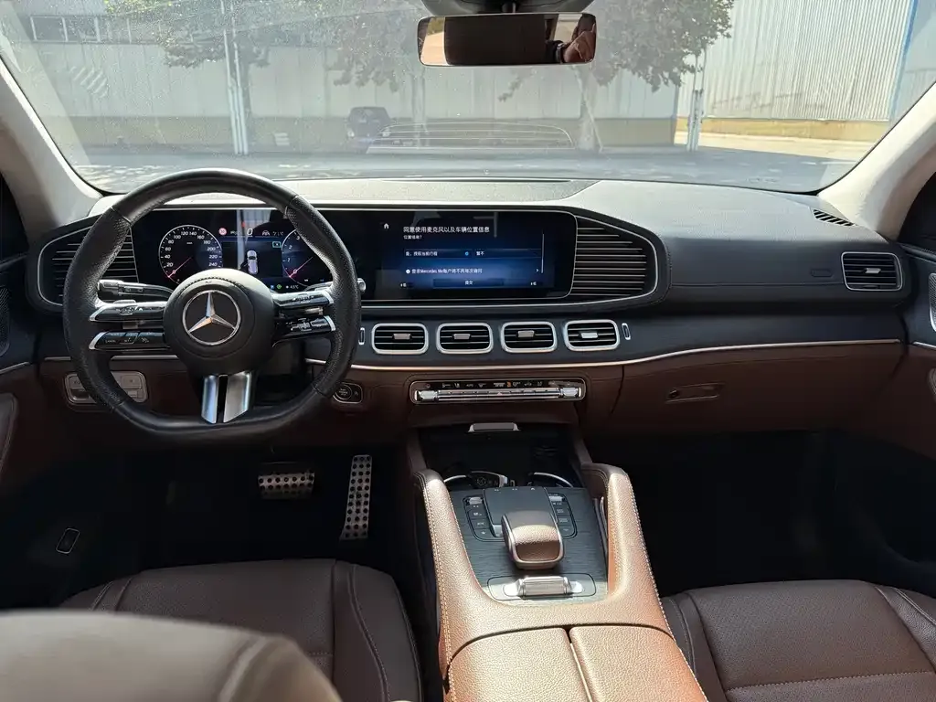 Mercedes-Benz GLS — фото 9