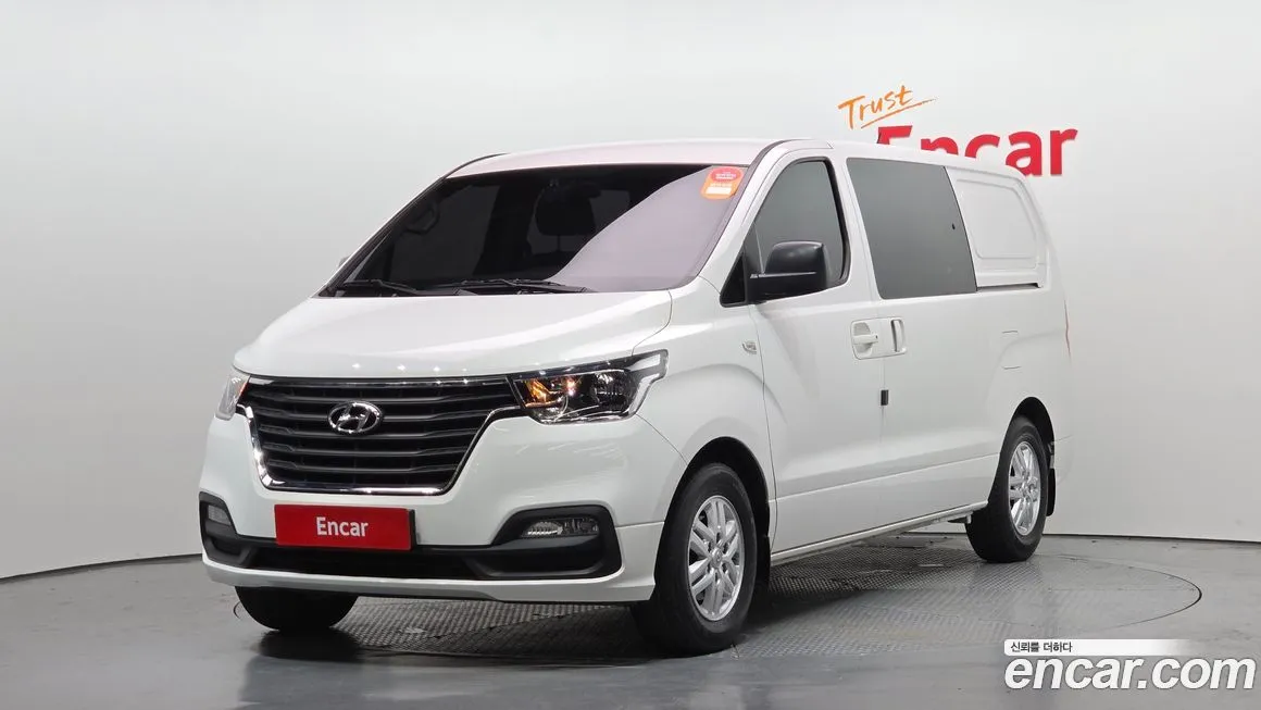 Hyundai Starex — фото 1