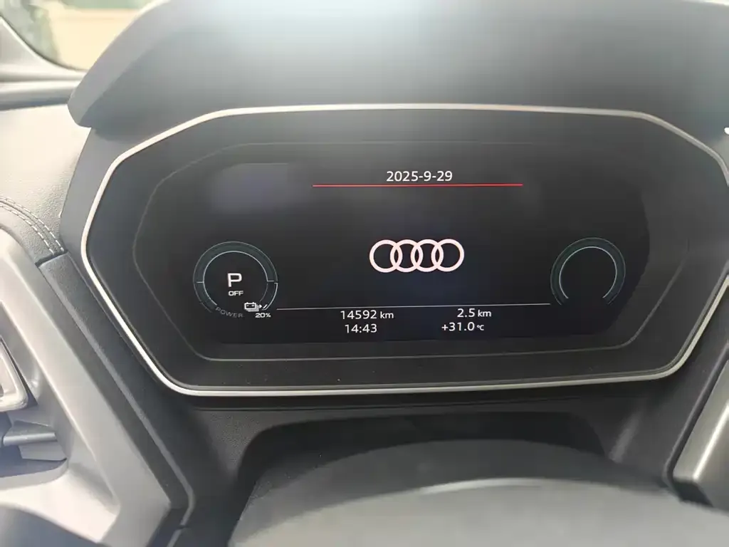 Audi Q4 e-tron — фото 7