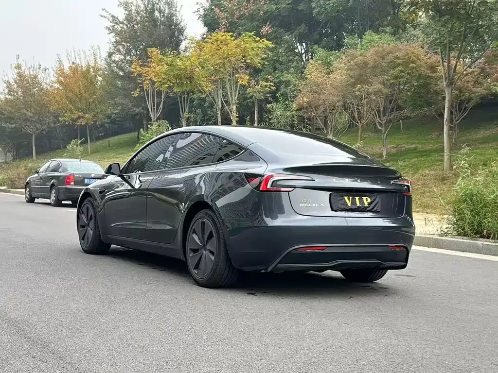 Tesla Model 3 — фото 4