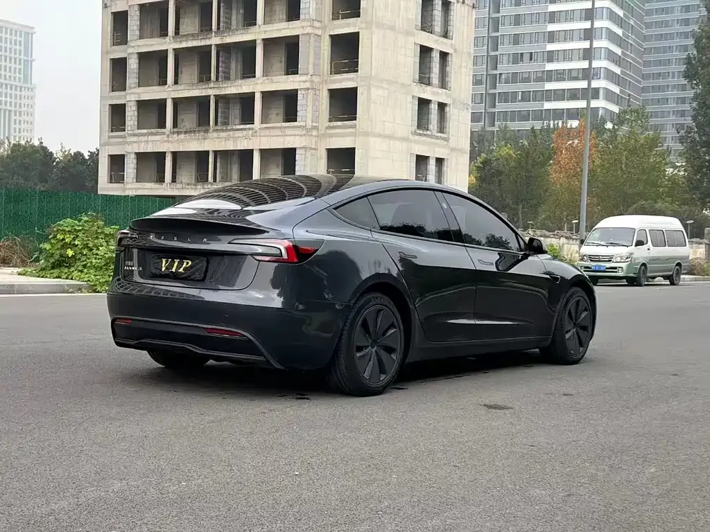 Tesla Model 3 — фото 6