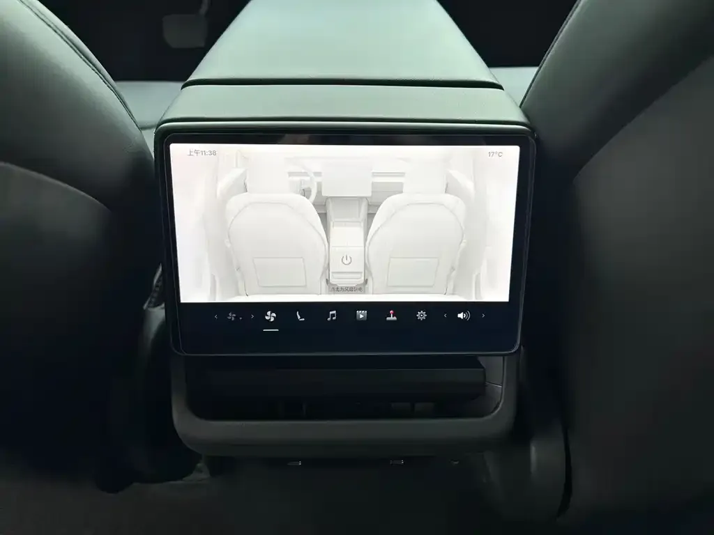 Tesla Model 3 — фото 9