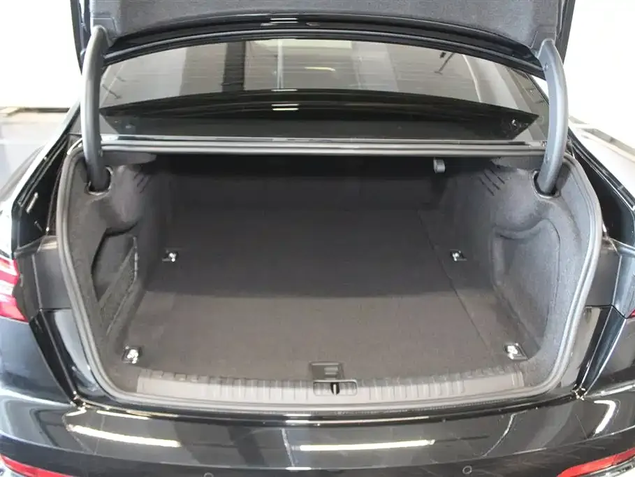 Audi A6L 2023 из CN, фото 7