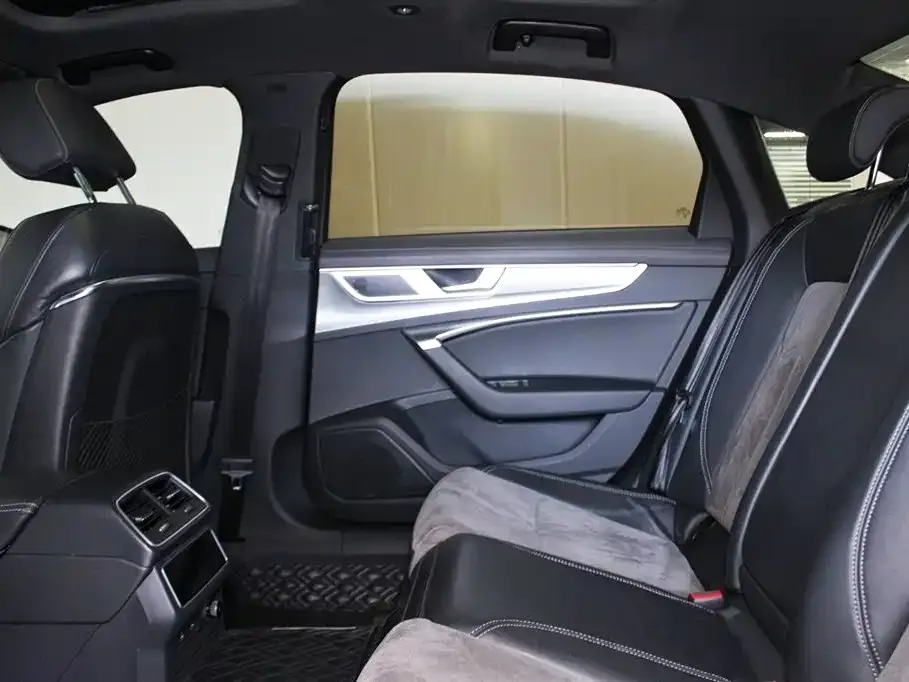 Audi A6L 2023 из CN, фото 8