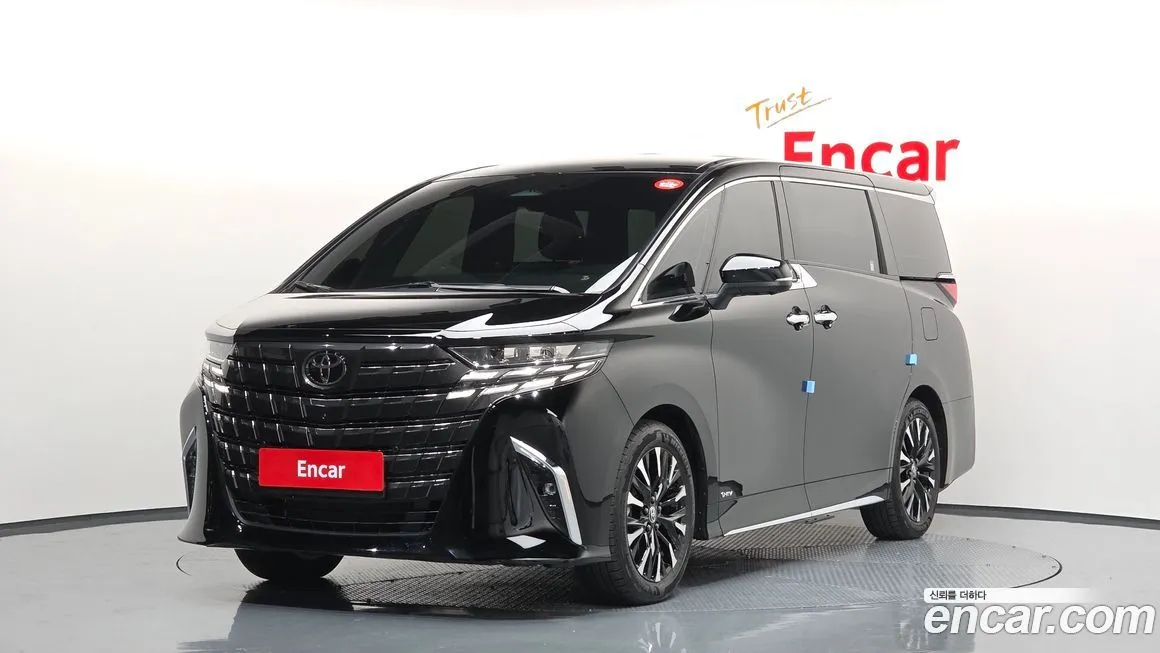 Toyota Alphard — фото 1