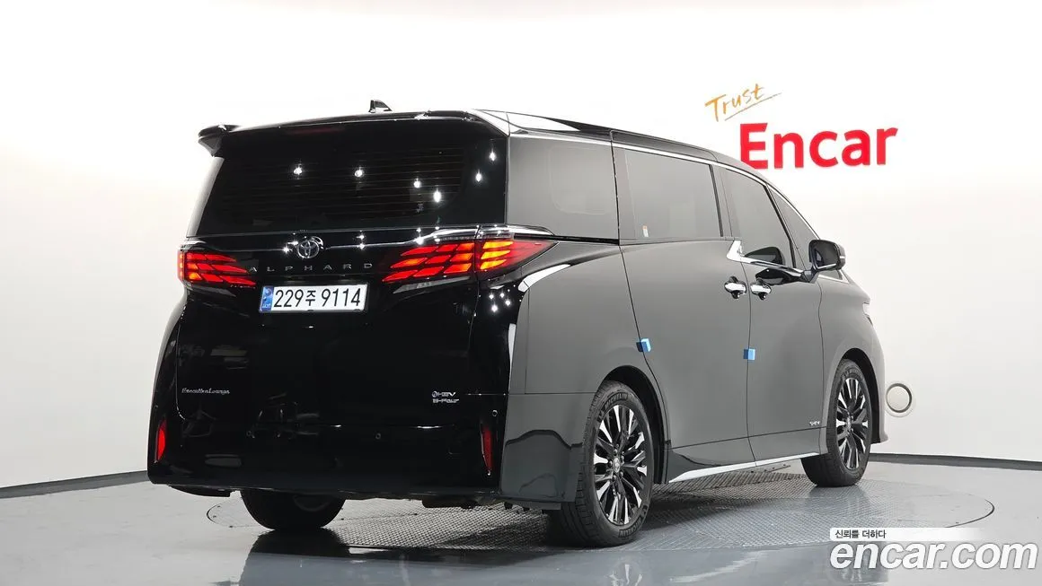 Toyota Alphard — фото 2