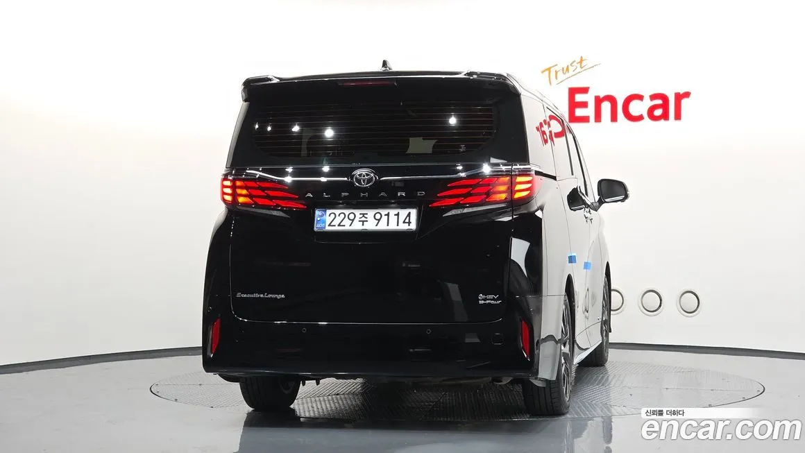 Toyota Alphard — фото 4