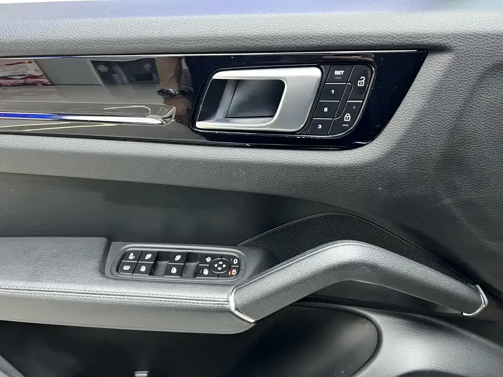 Porsche Cayenne Hybrid — фото 6