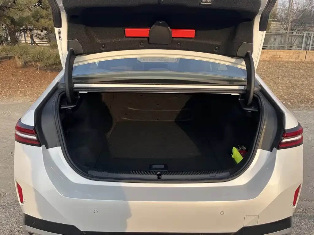 BMW i5 2024 из CN, фото 9