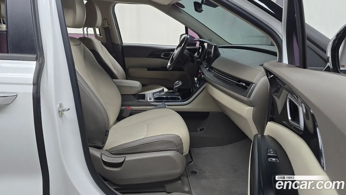 Kia Carnival — фото 10