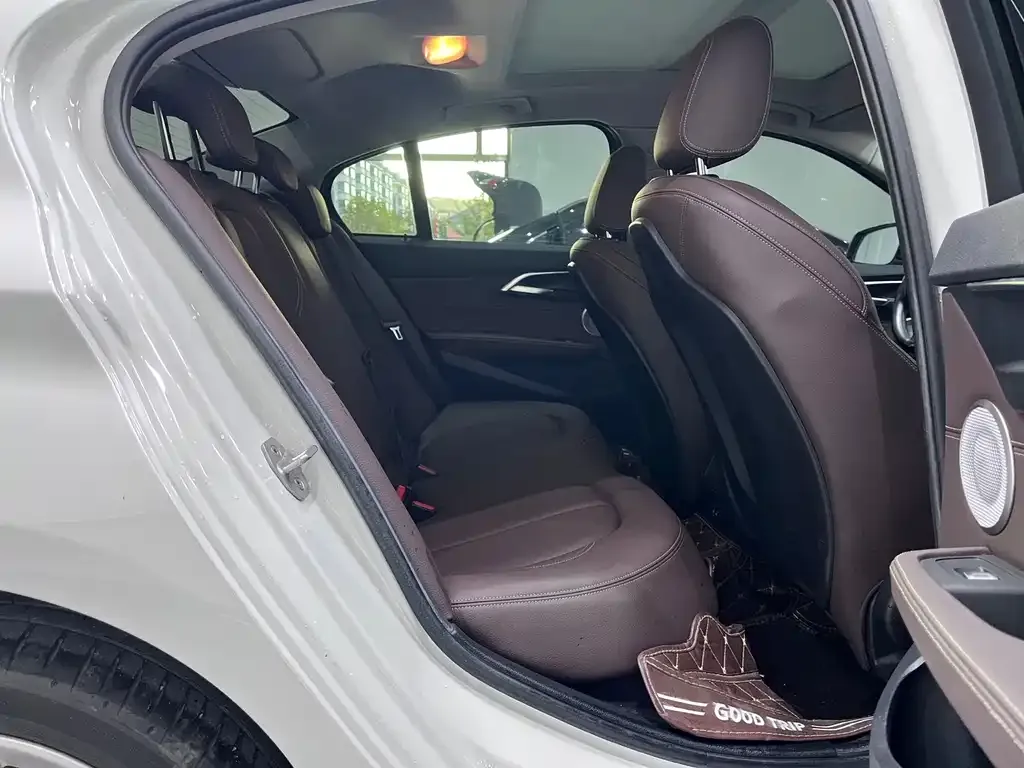 BMW 1 Series 2021 из CN, фото 7