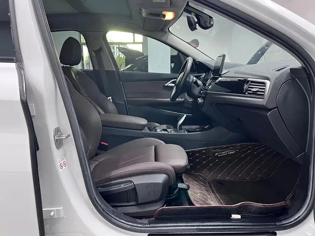 BMW 1 Series 2021 из CN, фото 8
