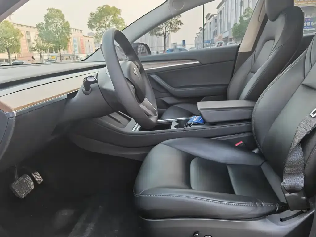 Tesla Model 3 — фото 10