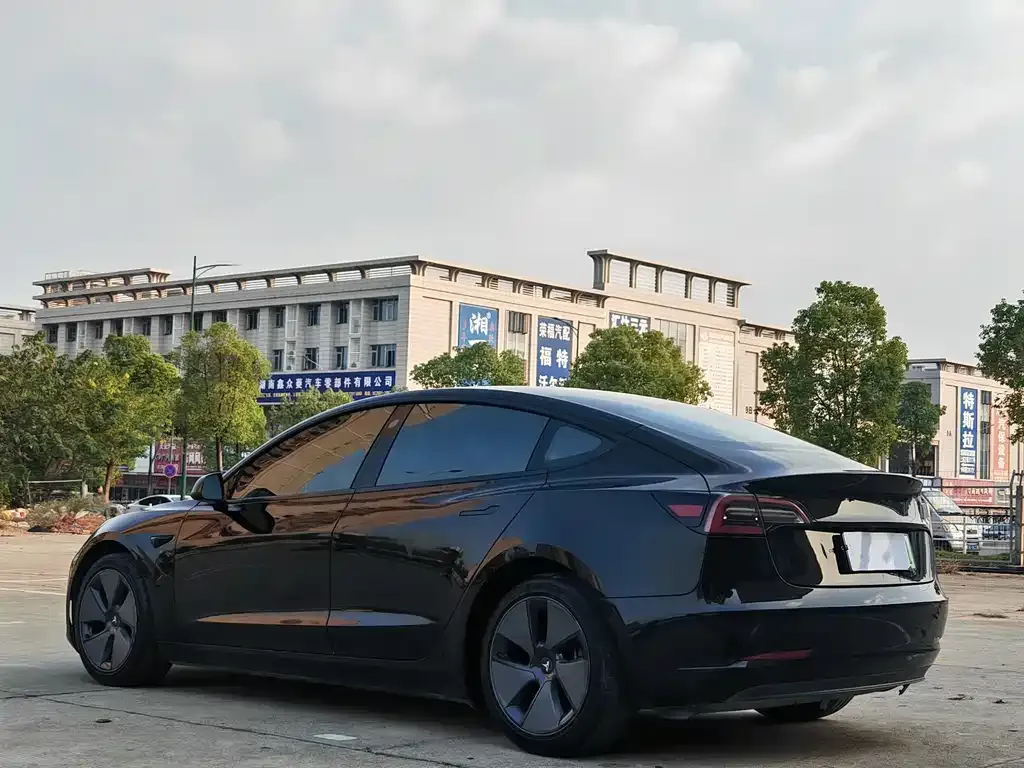 Tesla Model 3 — фото 4