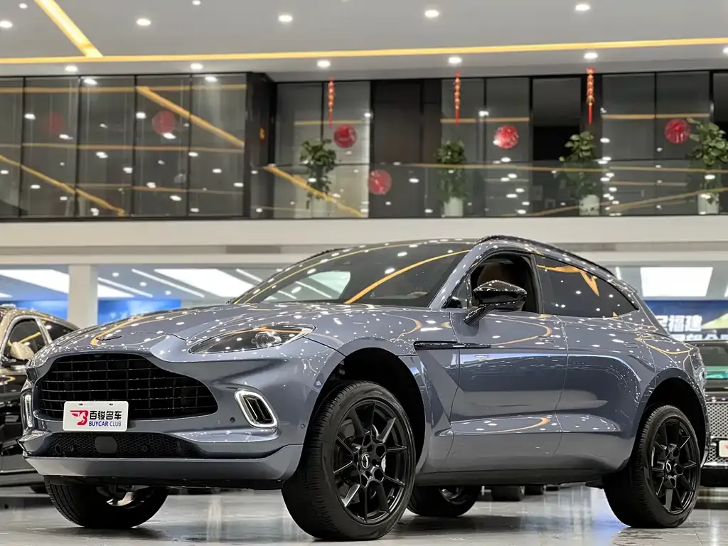 Aston Martin DBX — фото 1