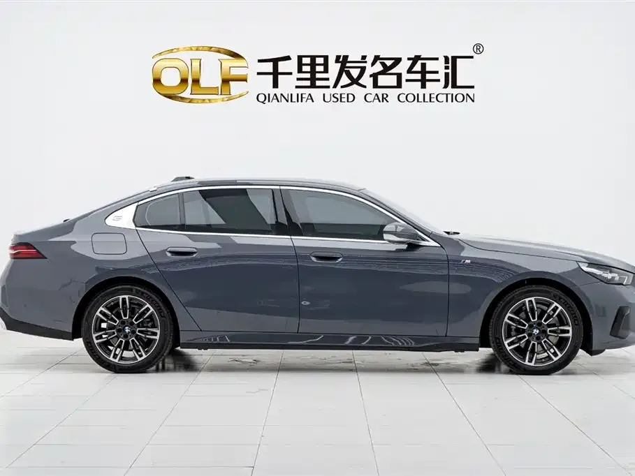 BMW 5 Series 2024 из CN, фото 8