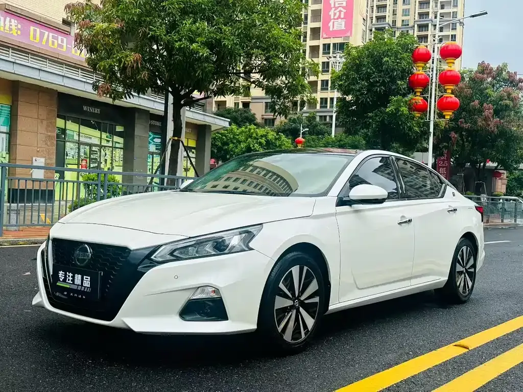 Nissan Teana — фото 1