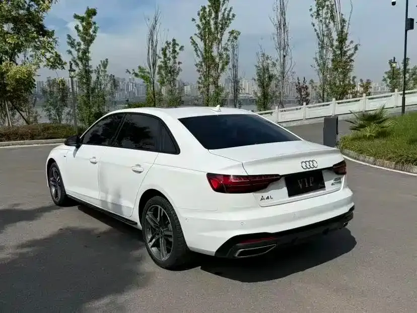 Audi A4L 2022 из CN, фото 7