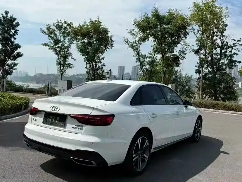 Audi A4L 2022 из CN, фото 8
