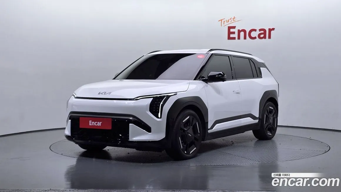 Kia EV3 — фото 1