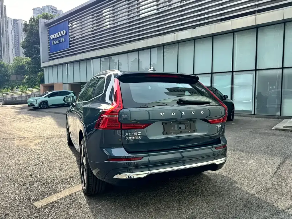 Volvo XC60 PHEV — фото 5