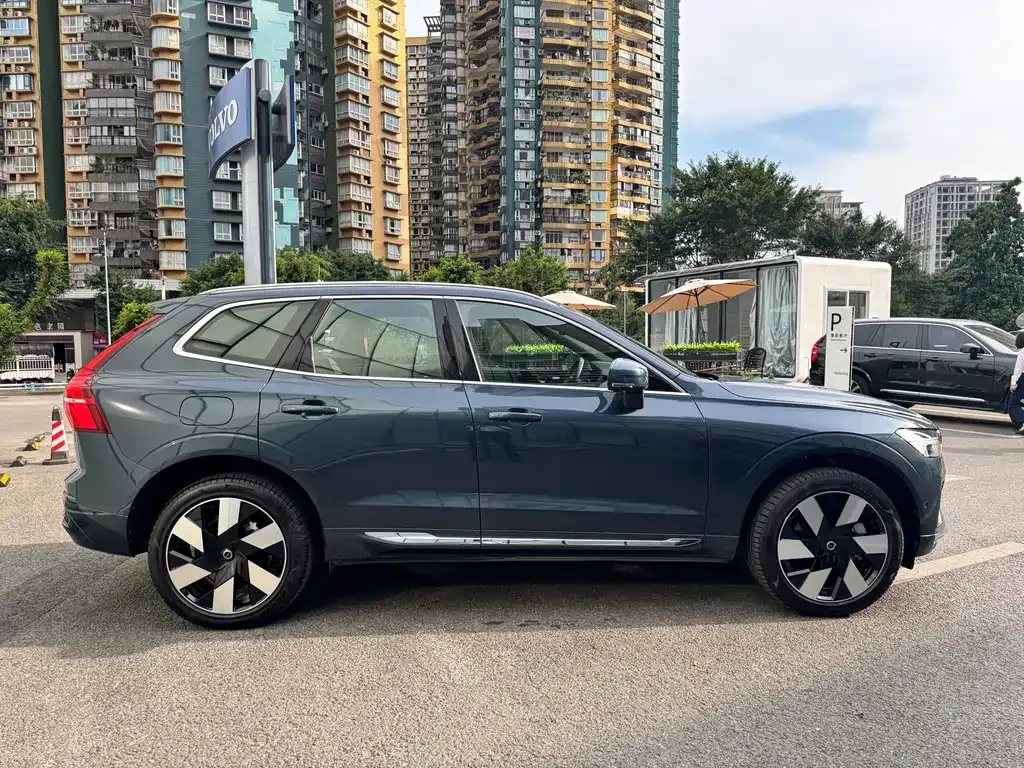 Volvo XC60 PHEV — фото 7