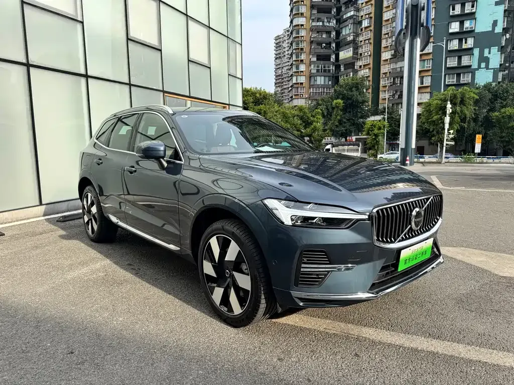 Volvo XC60 PHEV — фото 8