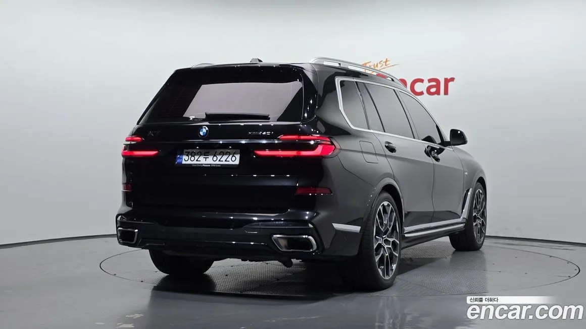 BMW X7 — фото 2