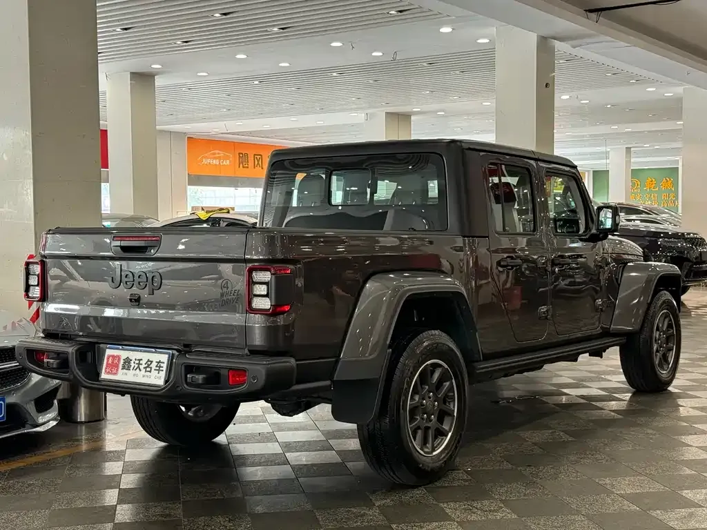 Jeep Gladiator 2023 из CN, фото 4