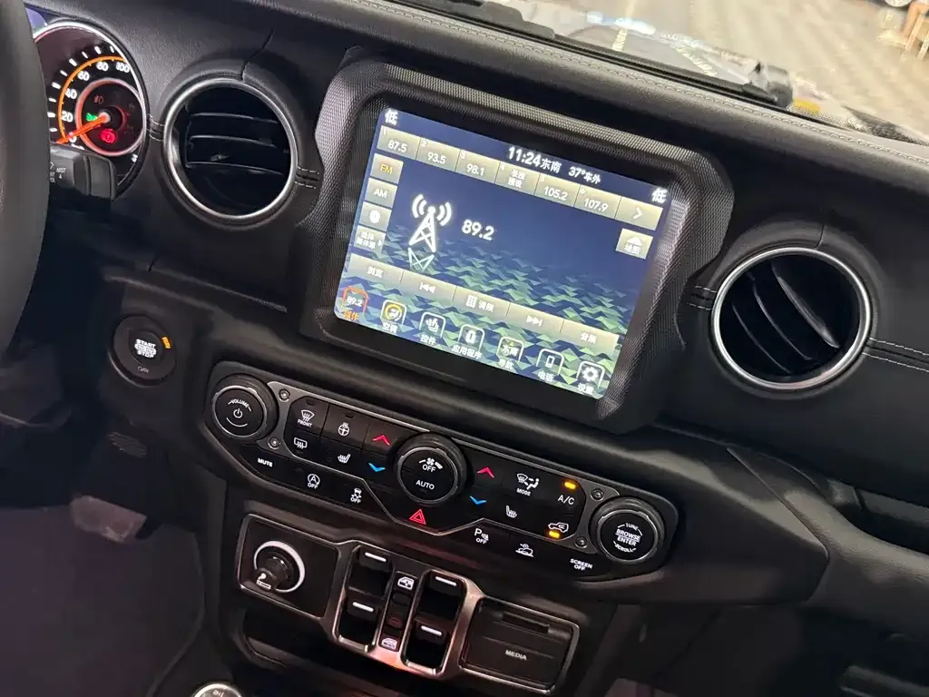 Jeep Gladiator 2023 из CN, фото 8