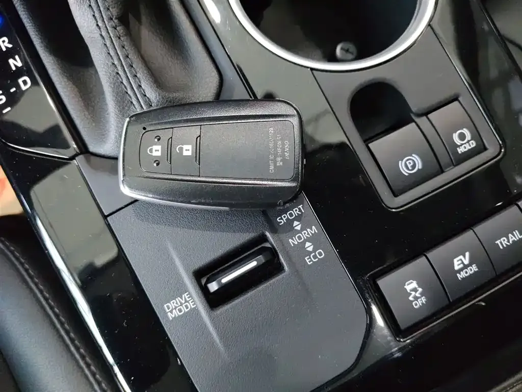 Toyota Highlander 2024 из CN, фото 9