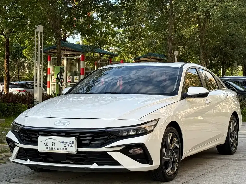 Hyundai Elantra 2023 из CN, фото 1