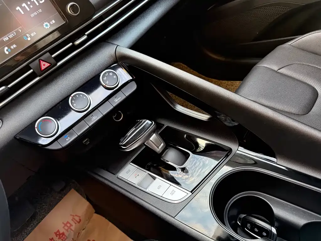 Hyundai Elantra 2023 из CN, фото 8