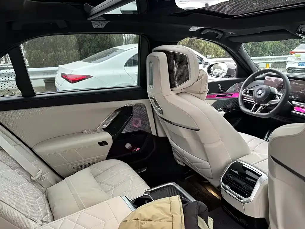 BMW i7 2024 из CN, фото 10
