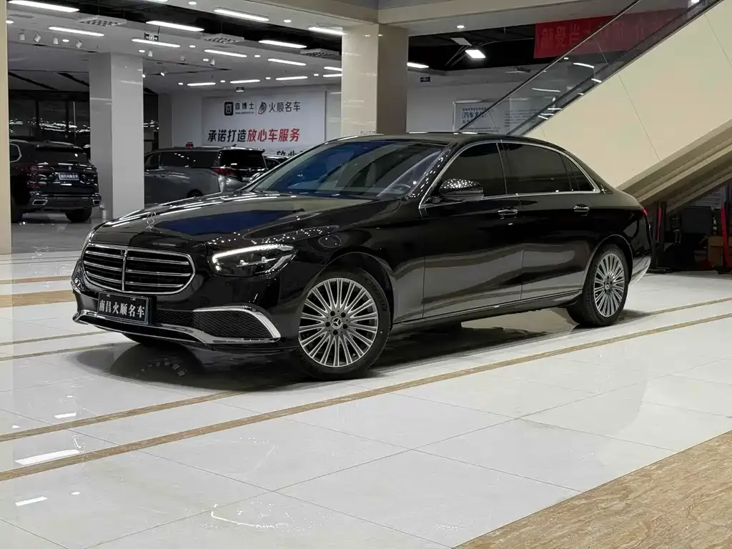Mercedes-Benz E-Class — фото 1
