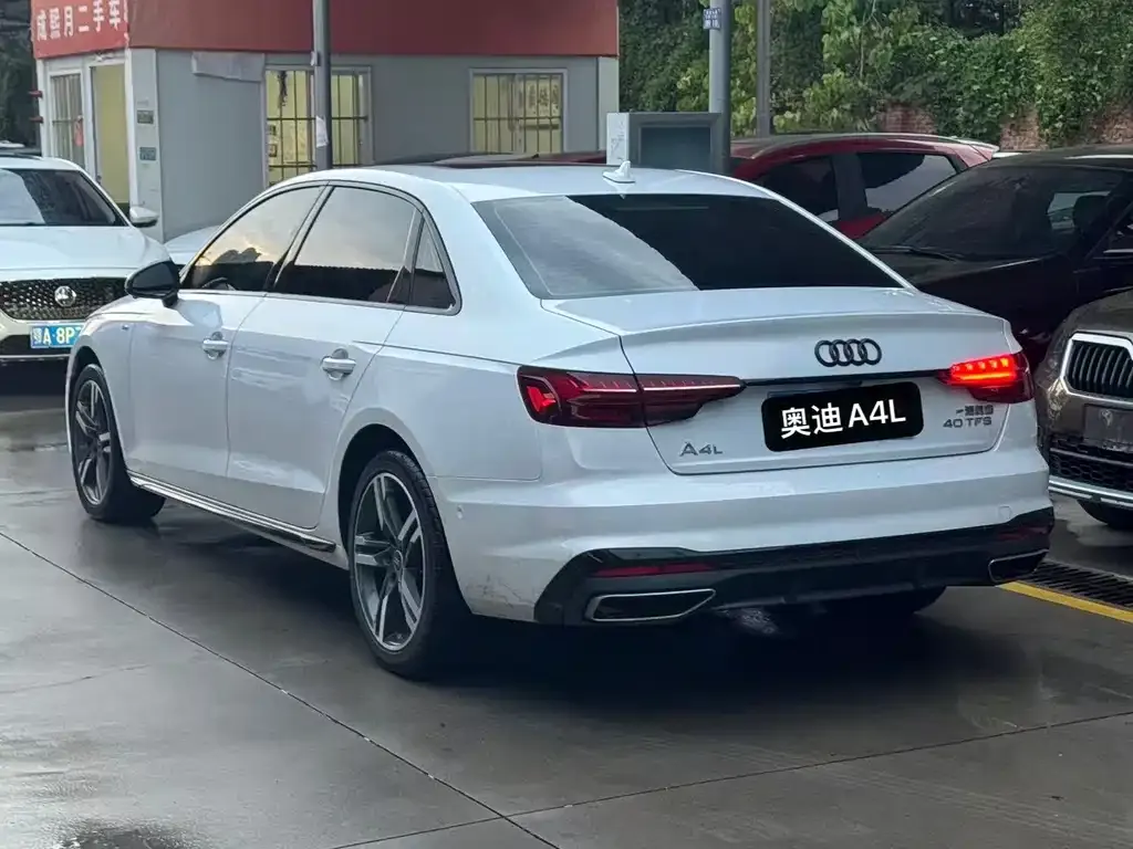 Audi A4L 2022 из CN, фото 9