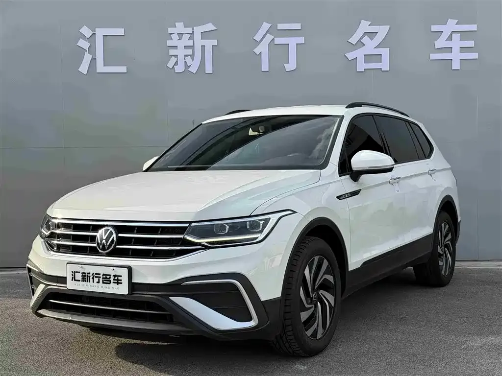 Volkswagen Tiguan L — фото 1